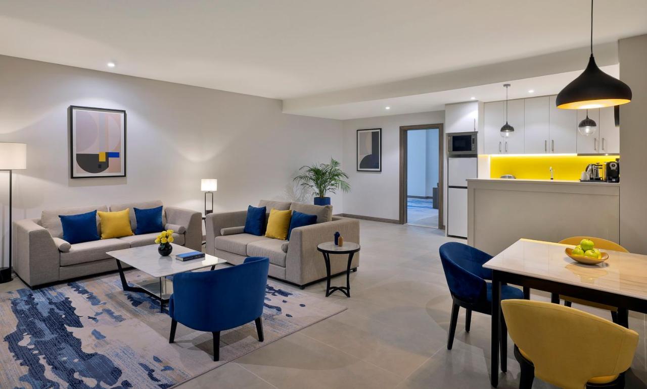 Voco Al Khobar By Ihg Otel Dış mekan fotoğraf A living room at the hotel