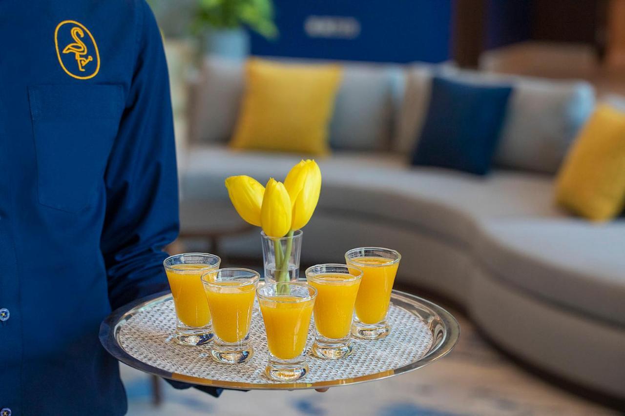Voco Al Khobar By Ihg Otel Dış mekan fotoğraf A tray of orange juice