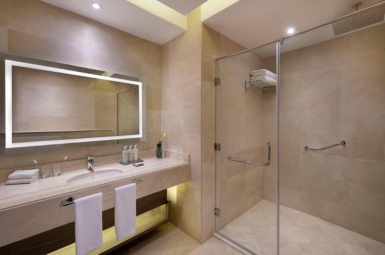 Voco Al Khobar By Ihg Otel Dış mekan fotoğraf A bathroom at the hotel