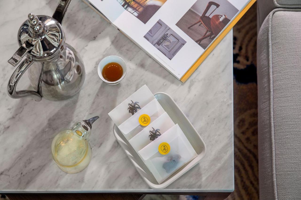 Voco Al Khobar By Ihg Otel Dış mekan fotoğraf A set of three tea bags