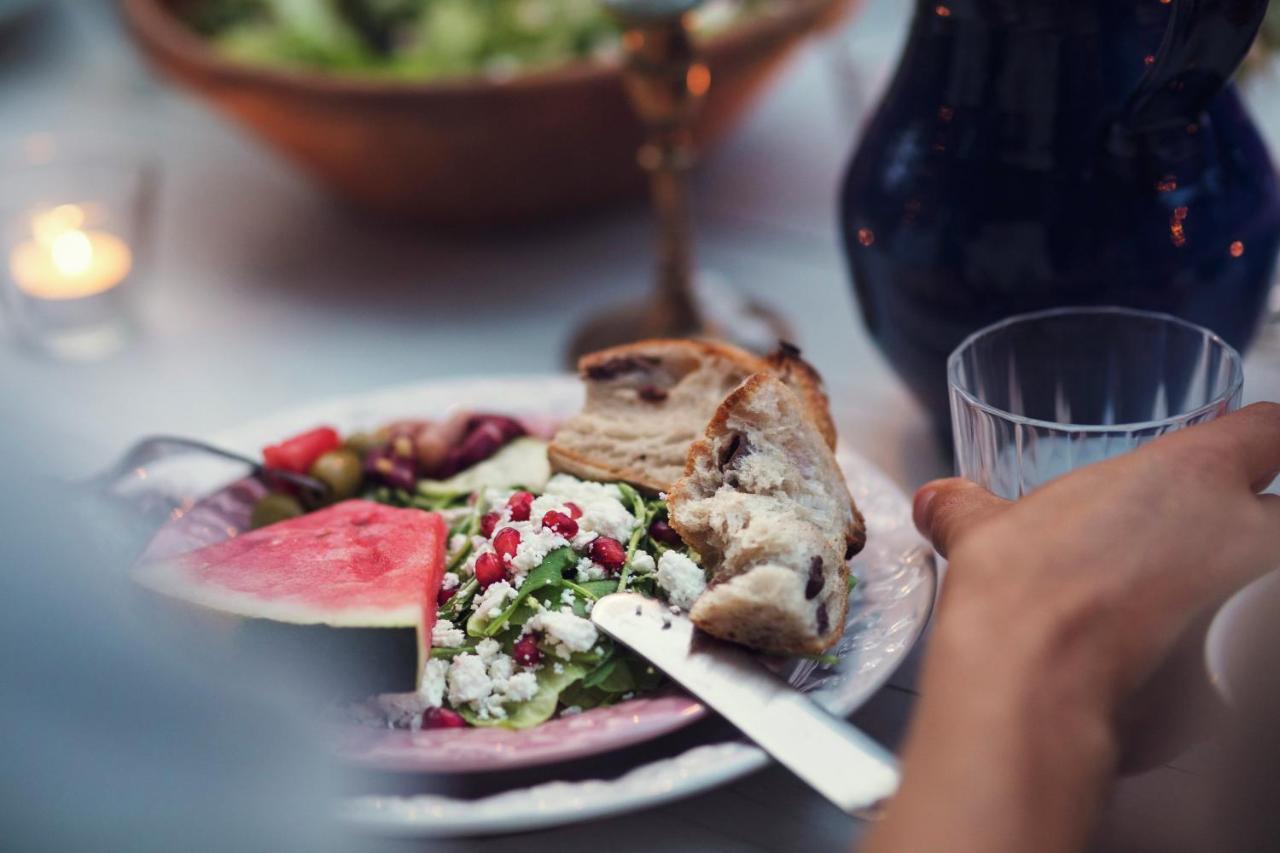 Voco Al Khobar By Ihg Otel Dış mekan fotoğraf A Greek salad