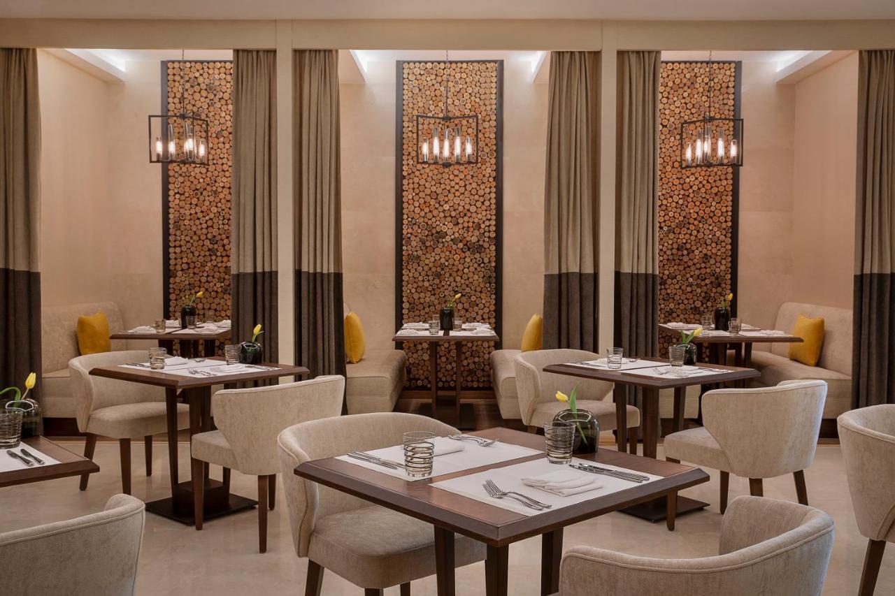 Voco Al Khobar By Ihg Otel Dış mekan fotoğraf The restaurant